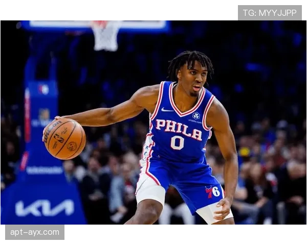 泰雷西·马克西突破创造空位三分效率远超队友拉开进攻空间