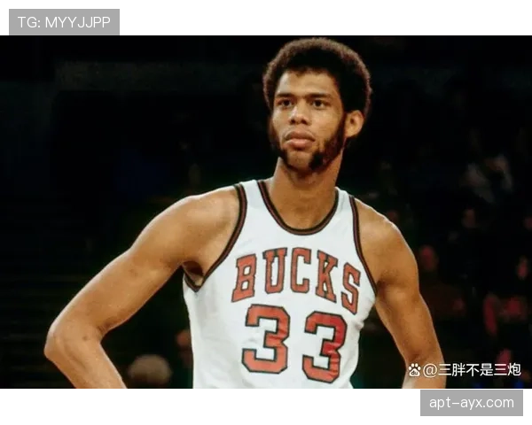 奥斯卡·罗伯特森无球跑动改变防守布局，主导三双节奏