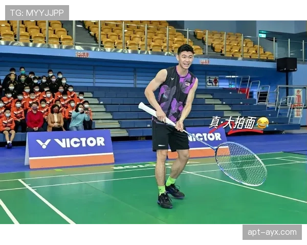 李梓嘉训练后一碗泡面全吃光，隔壁队友都惊了，这人真不简单